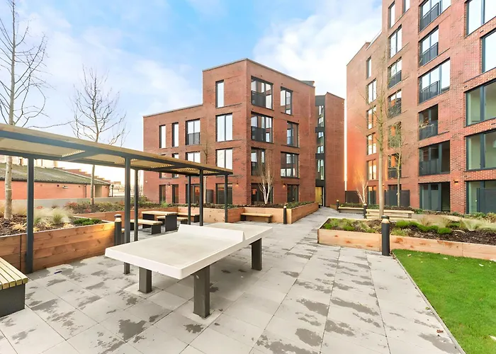 Pinetree Centre Of Λιντς