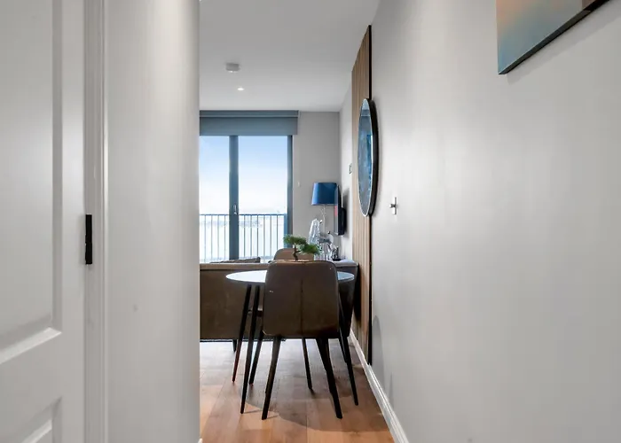 Διαμέρισμα Pinetree Centre Of Λιντς