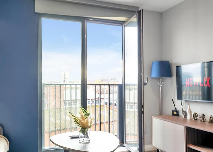 Pinetree Centre Of * Лідс