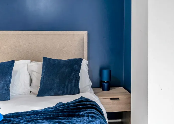 Pinetree Centre Of * Λιντς