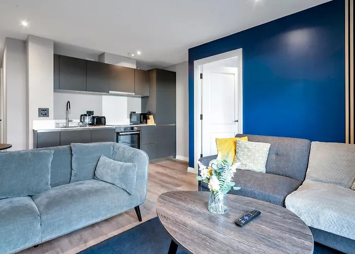 Pinetree Centre Of * Лідс