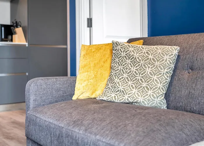 Pinetree Centre Of * Λιντς