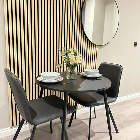 Pinetree Centre Of Leeds Apartment *