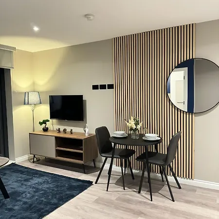 Pinetree Centre Of Leeds Apartment