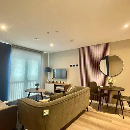 Pinetree Centre Of Leeds Apartment