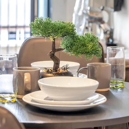 Pinetree Centre Of 리즈