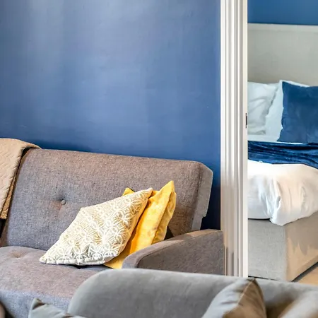 Pinetree Centre Of 리즈