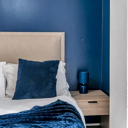 Pinetree Centre Of * 리즈